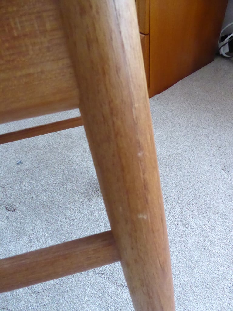 Benny Linden Dining Room Extendable Table / Six Matching Chairs