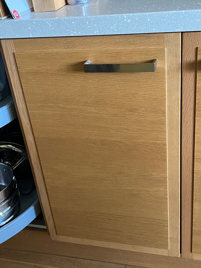 image for Solid oak kitchen with cream gloss including island