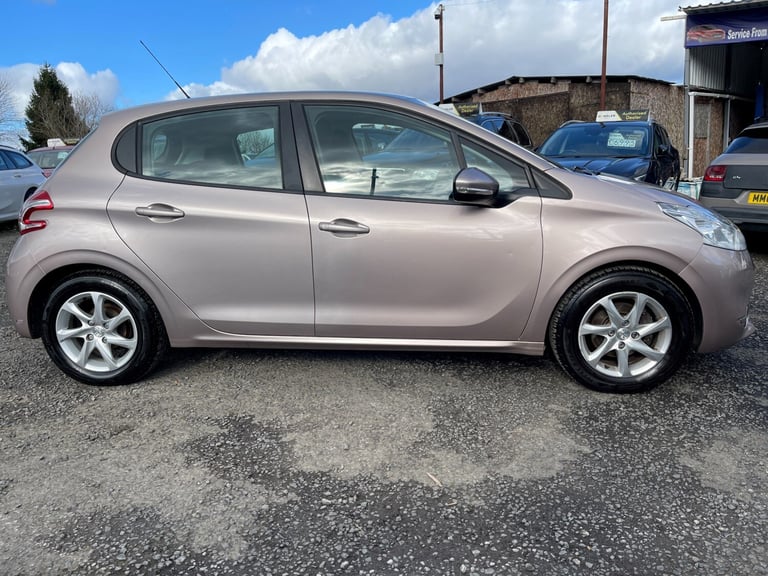 2014 Peugeot 208 ACTIVE 5-Door Petrol