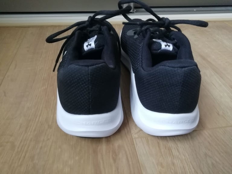 Under Armour trainers - size 8