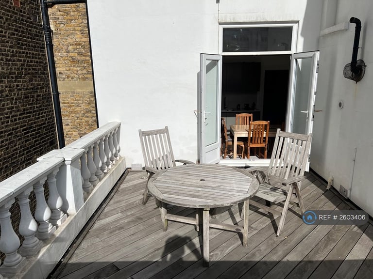 3 bedroom flat in Pembridge Square, London, W2 (3 bed) (#2603406)