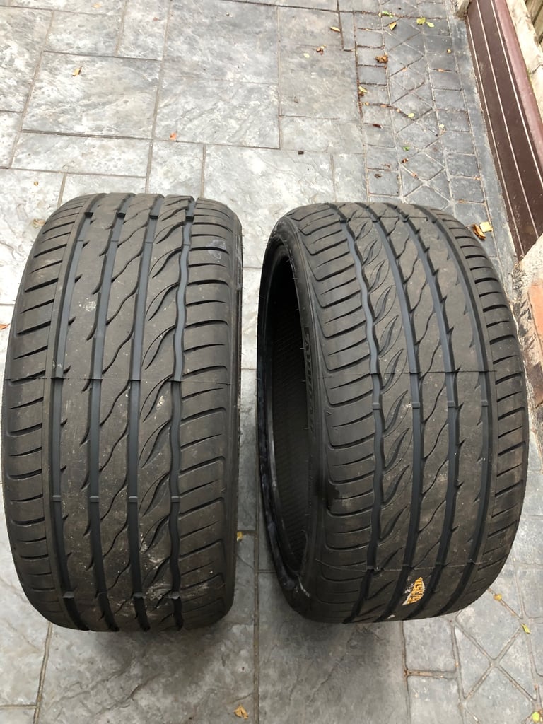 2 x 255/35/20 Tyres 