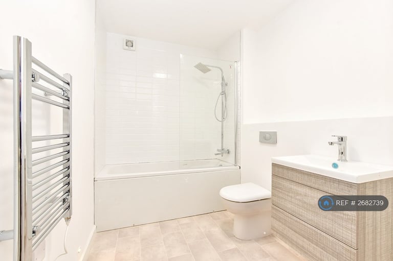 1 bedroom flat in Maidstone Road, Paddock Wood, Tonbridge, TN12 (1 bed) (#2682739)