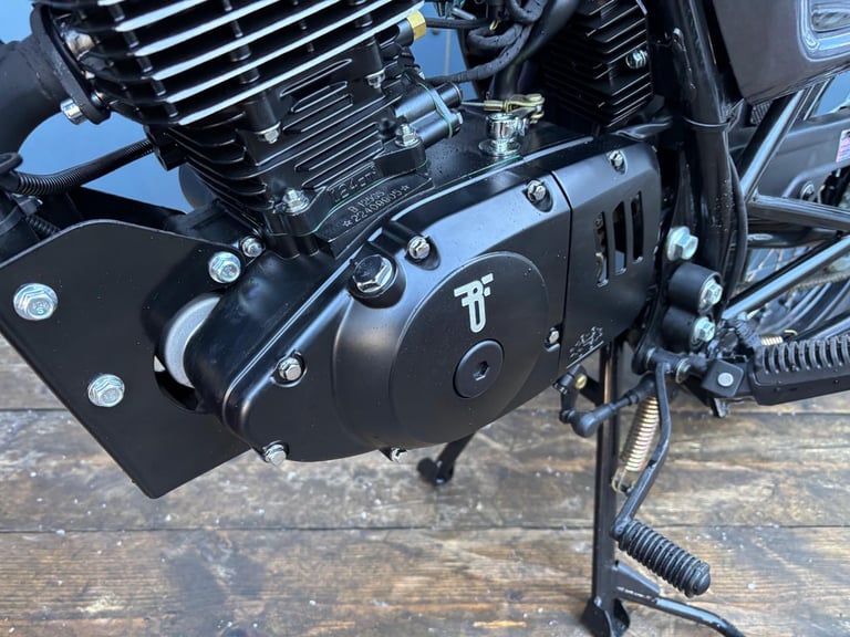 BIKE OF THE WEEK - Bluroc Legend 125cc Scrambler Motorcycle Mutt Bullit 125 