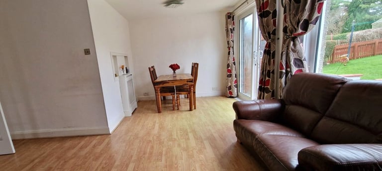 A lovely spacious three bedroom lower villa in Carrick Knowe, Corstorphine