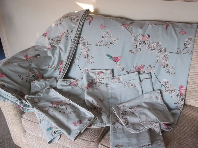 image for Dunelm 2 Beautiful Birds Double Duvet Covers and 6 Matching Pillowcases and Cushion Cover