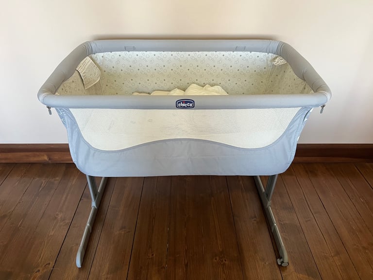 Chicco Next 2 Me Crib & Little Green Sheep Mattress