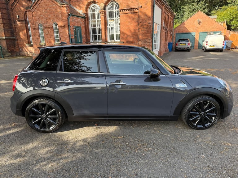 Mini, HATCHBACK, Hatchback, 2015, Manual, 1998 (cc), 5 doors. ULEZ compliant. Low mileage 