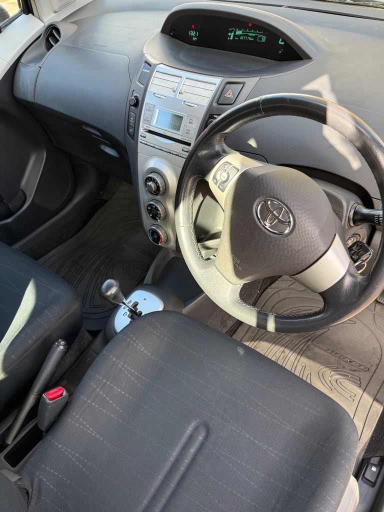 AUTOMATIC 2007 Toyota yaris 1364CC - 2 Keys - 107k Miles - Ready To Go