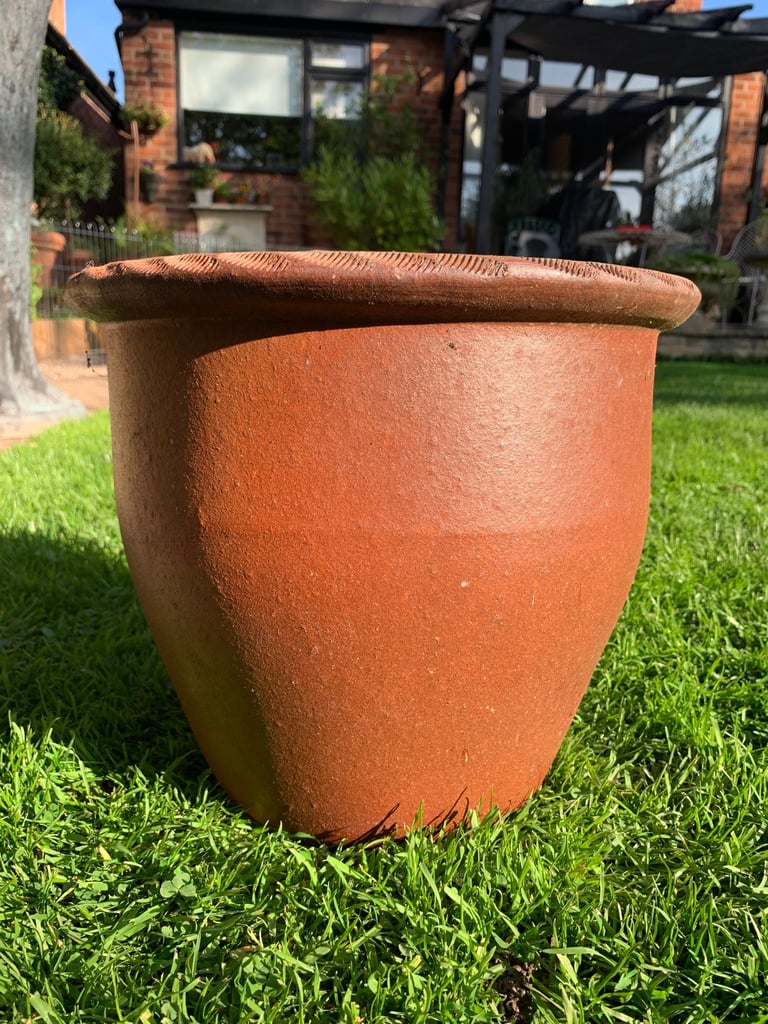 image for Lovely heavy terracotta plant pot 