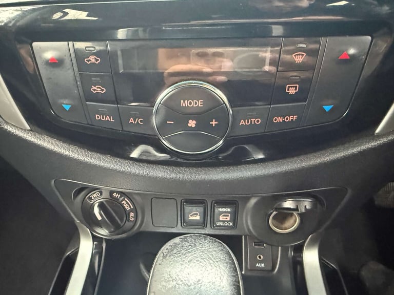 2016 Nissan Navara Double Cab Pick Up Tekna 2.3dCi 190 4WD Auto PICK UP DIESEL Automatic