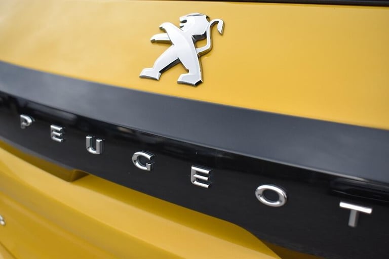 2021 Peugeot 208 1.2 PureTech Allure Hatchback 5dr Petrol EAT Euro 6 (s/s) (130 ps) HATCHBACK Pet...