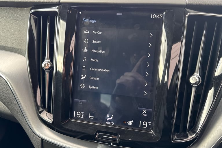 2019 Volvo XC60 2.0 B4 MHEV Momentum Auto AWD Euro 6 (s/s) 5dr SUV DIESEL Automatic