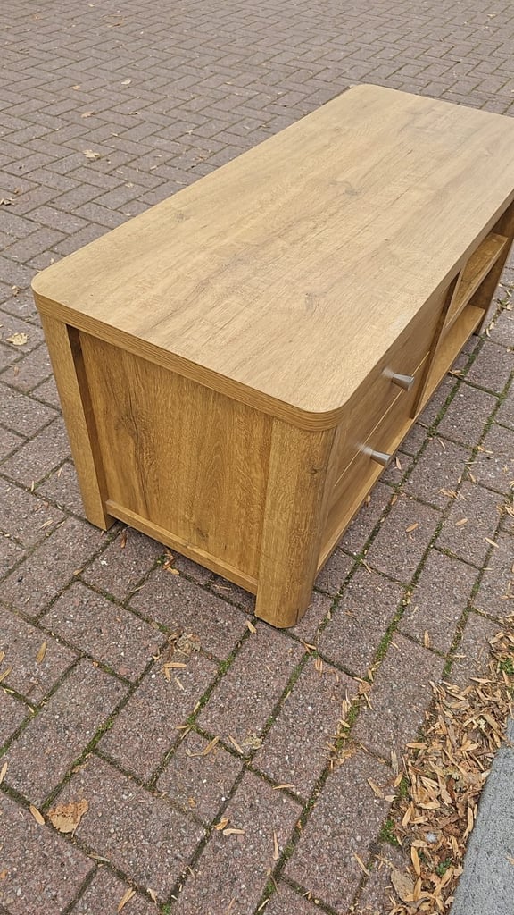 Large oak effect tv stand 