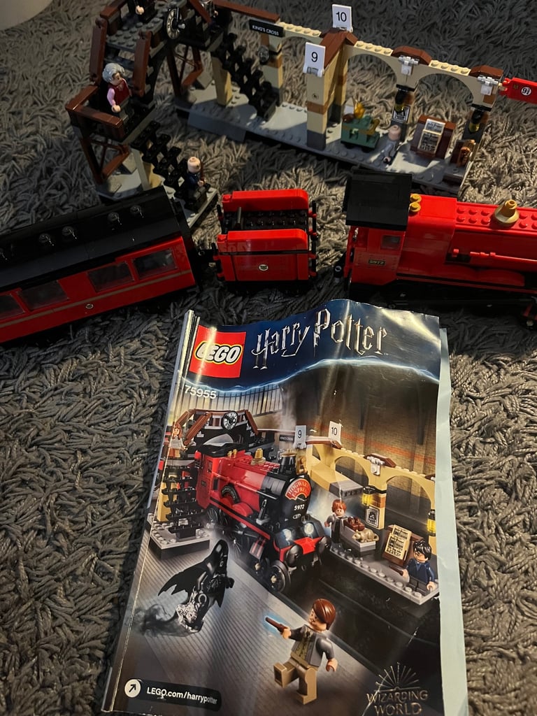Harry Potter Lego set-platform 9 3/4 and train