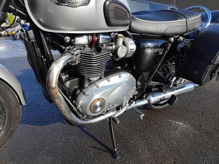 2017 66 TRIUMPH BONNEVILLE T120 T 120 1200 RED 1289 MILES CLASSIC STYLING