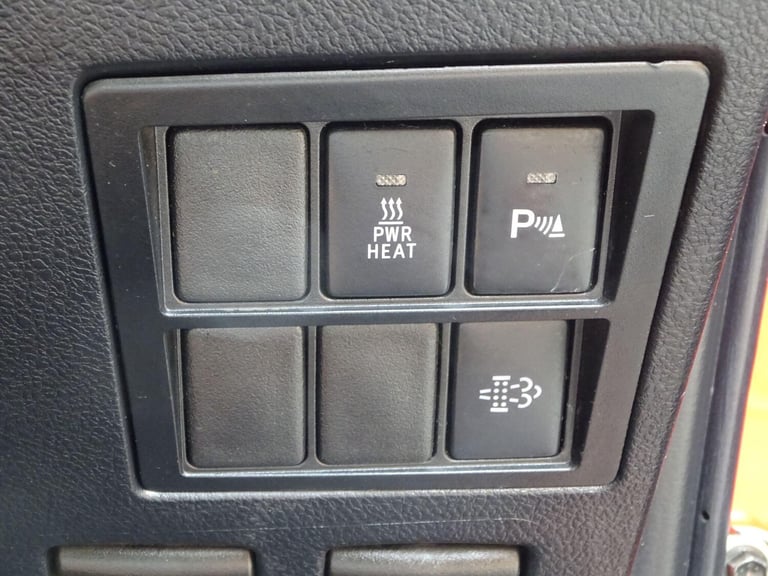 2021 Toyota Hilux 2.8 D-4D Invincible Auto 4WD Euro 6 (s/s) 4dr PICK UP Diesel Automatic