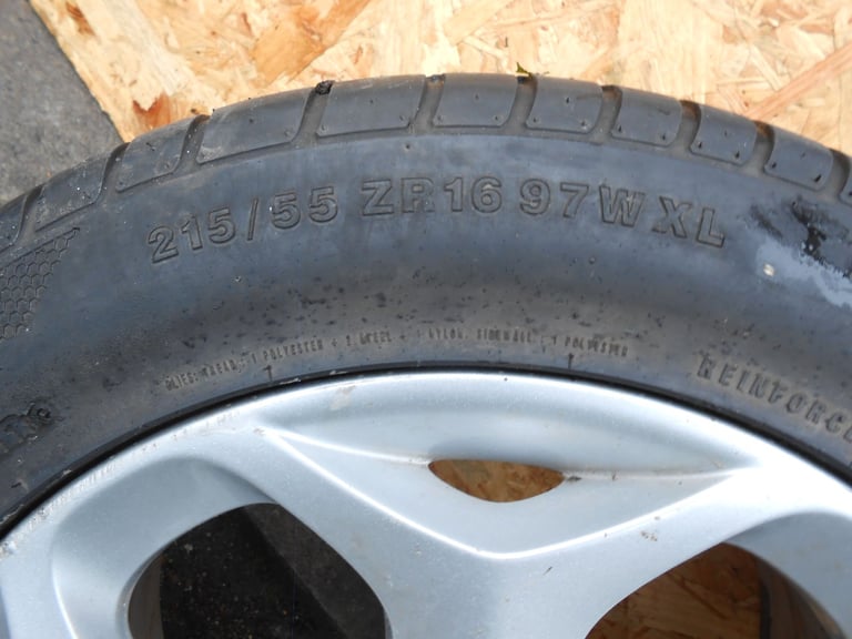 FORD FOCUS 16 inch ALLOY WHEEL AND TYRE.