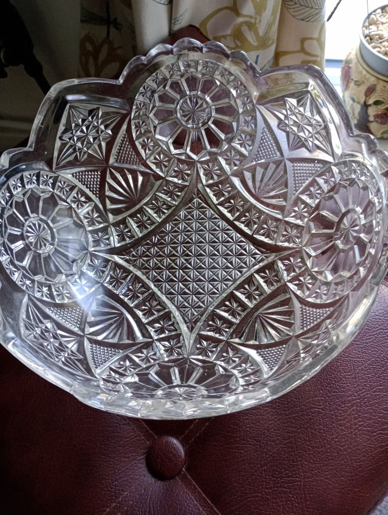 image for GLASS FRUIT BOWL.