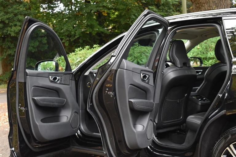 2021 Volvo XC60 B5 INSCRIPTION+Panoramic Sunroof Estate Petrol/Ele Automatic