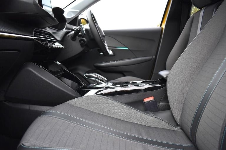 2021 Peugeot 208 1.2 PureTech Allure Hatchback 5dr Petrol EAT Euro 6 (s/s) (130 ps) HATCHBACK Pet...