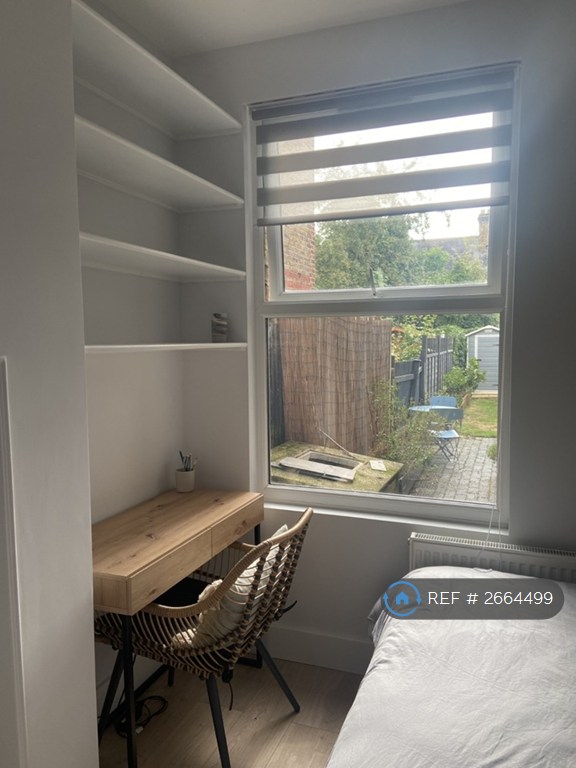 2 bedroom flat in Fleeming Road, London, E17 (2 bed) (#2664499)