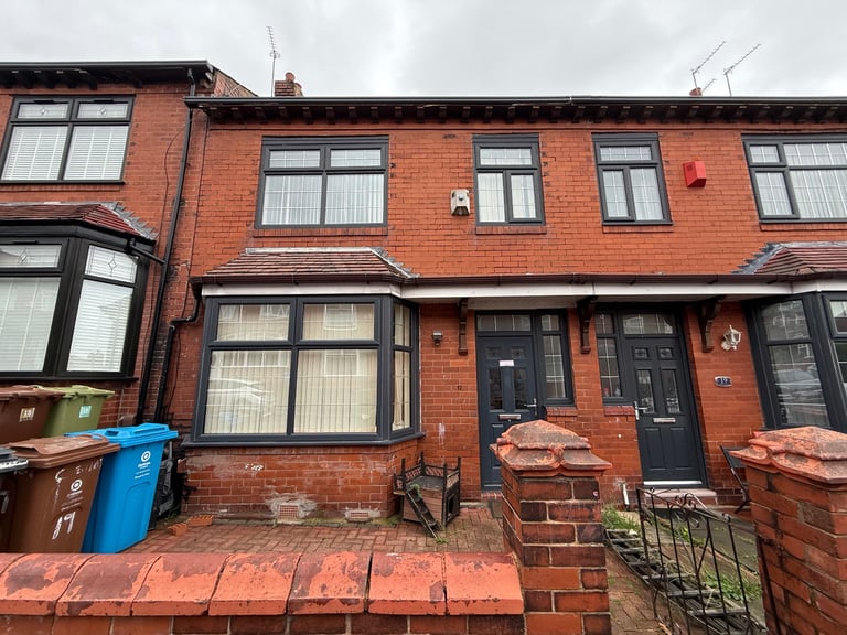 3 Bedroom house for rent Oldham , Coppice