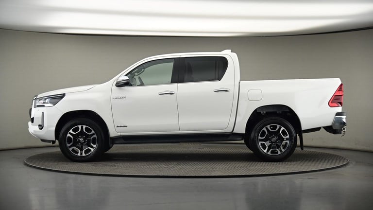 2024 Toyota Hilux 2.8 D-4D Invincible Pickup Double Cab 4dr Diesel Auto 4WD Euro 6 (s/s) (204 Pic...