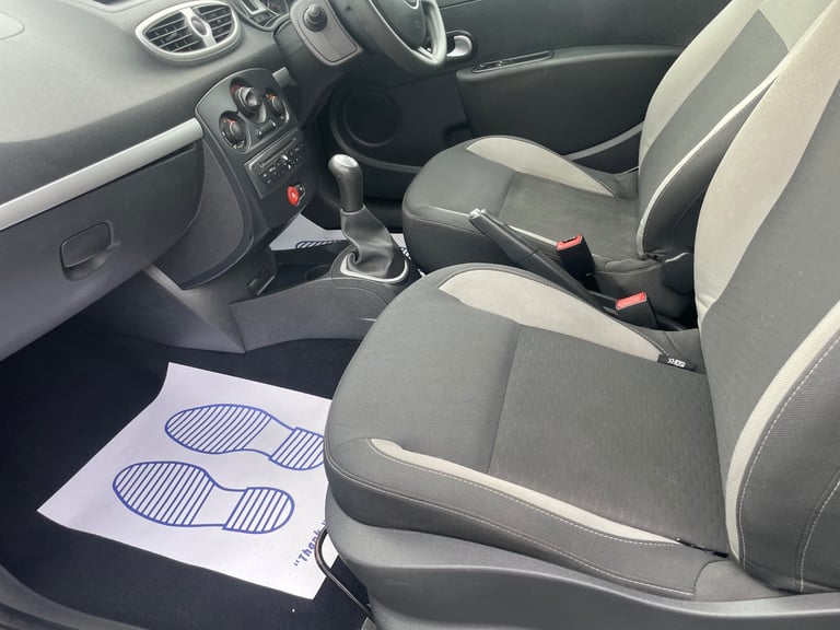 RENAULT CLIO 1.2 I-MUSIC 60 REG SILVER 3 DOOR 12 MONTHS MOT LOW INSURANCE 48+MPG