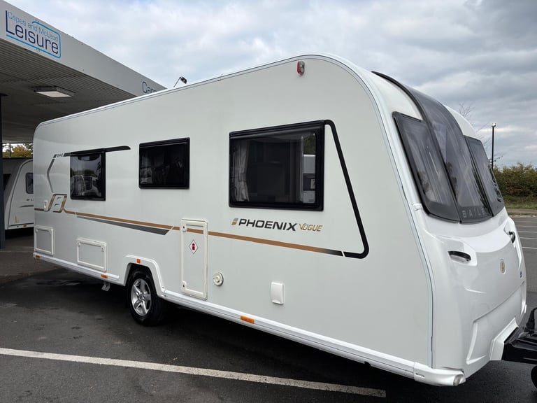 2019 Bailey Phoenix Vogue 642 SE Fixed Beds, End Washroom, 12 Months Warranty