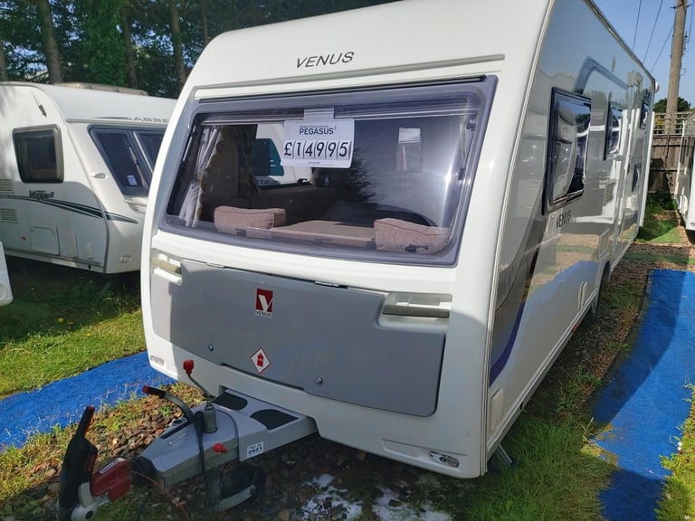 2016 Lunar Venus 580 6 Berth Fixed Bunks Side Dinette Caravan