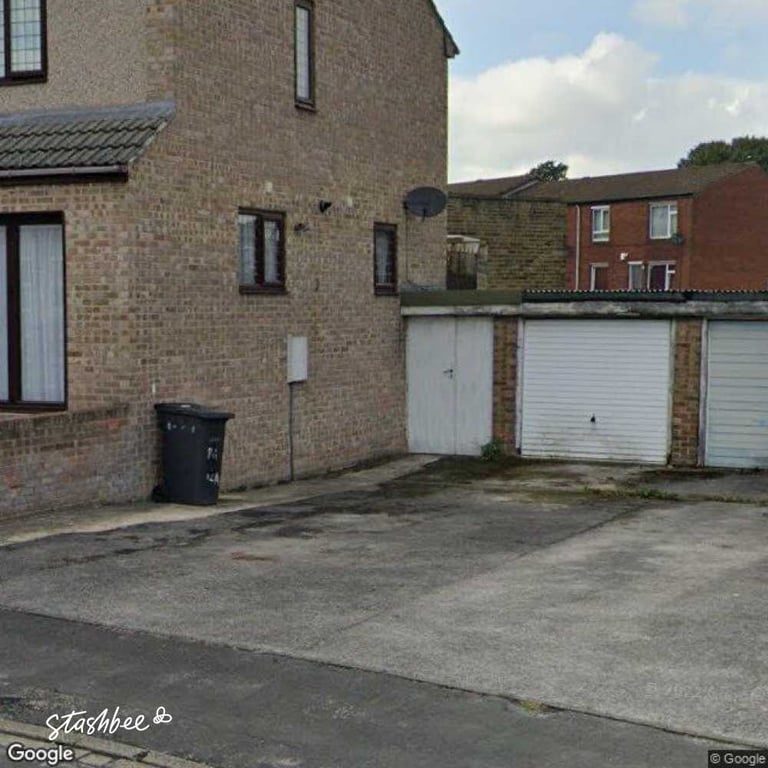 Fantastic 120 Sq Ft Garage available to rent in Bradford (BD14)