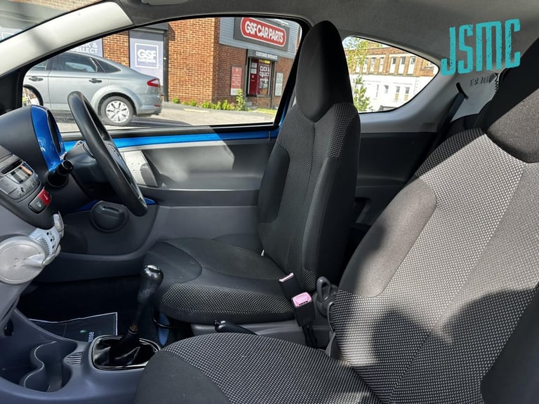 2010 Toyota AYGO 1.0 VVT-i Blue Hatchback 3dr Petrol Manual Euro 4 (67 bhp) Hatchback Petrol Manual