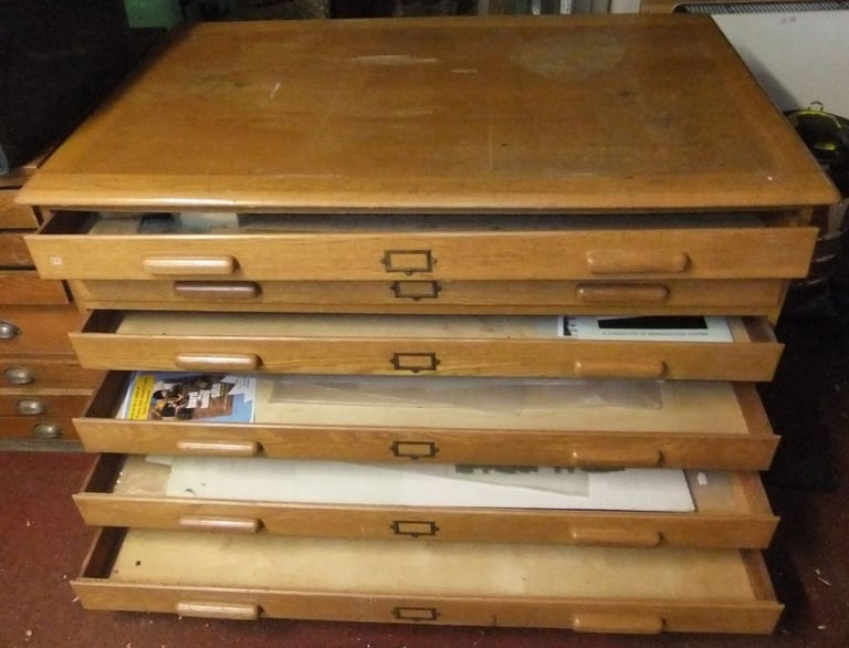 VINTAGE, WOODEN PLAN CHEST FOR STORING ARTWORKS, DRAWINGS - HEAVILY USED, 1 RUNNER NEEDS REPLACED