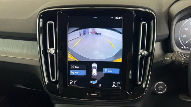 2021 Volvo XC40 Inscription, B4 mild hybrid (Rear Camera,  Black Leather Interior) Estate Petrol ...