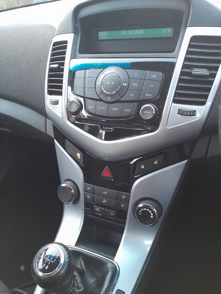 Chevrolet, CRUZE, Hatchback, 2013, Manual, 1598 (cc), 5 doors