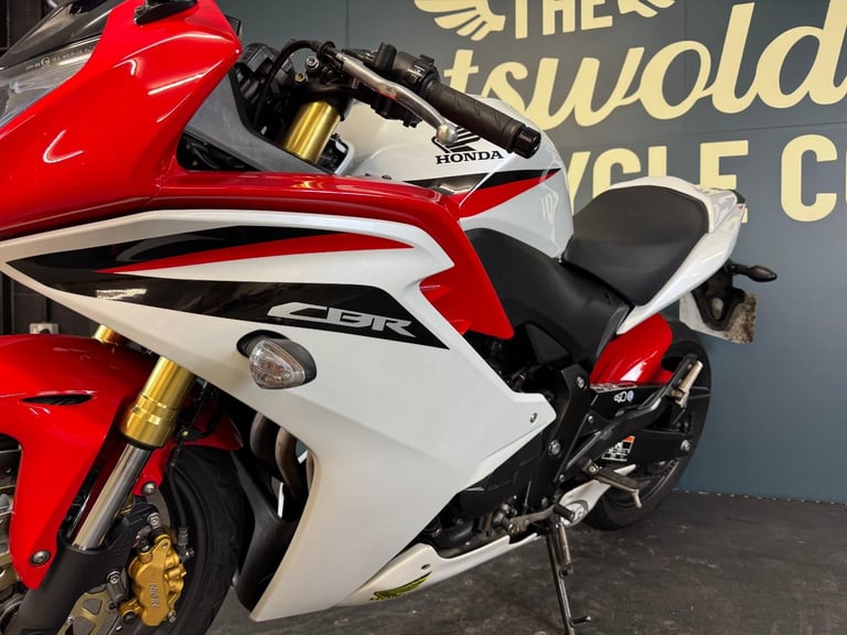 Honda CBR600F 2011 RED AND WHITE