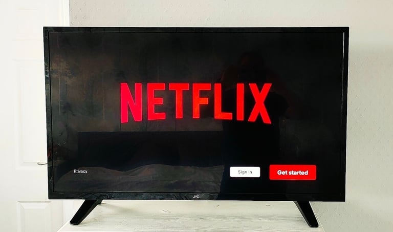 40" JVC SMART HD READY WIFI LED APPS TV FREEVIEW CATCH UP RC & LEGS TOP CONDITION -FREE DELIVERY