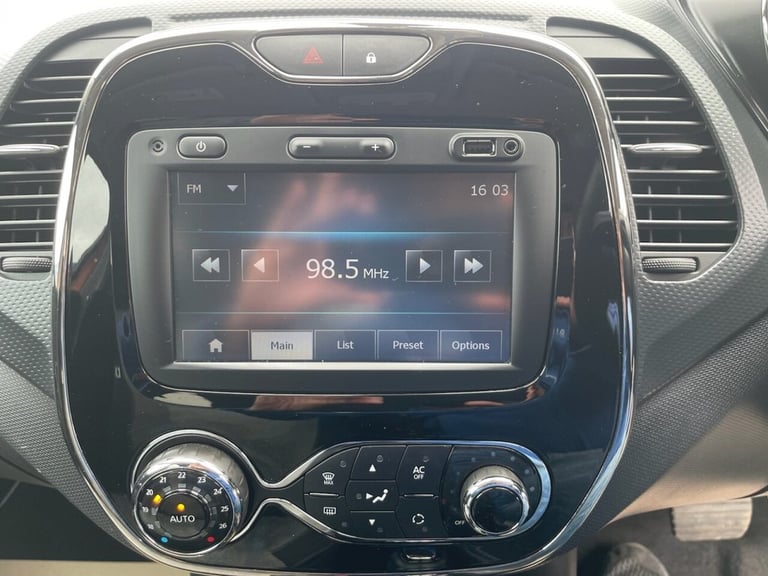 2014 Renault Captur 1.5 dCi Dynamique S MediaNav SUV 5dr Diesel EDC Euro 5 (90 ps) HATCHBACK Dies...