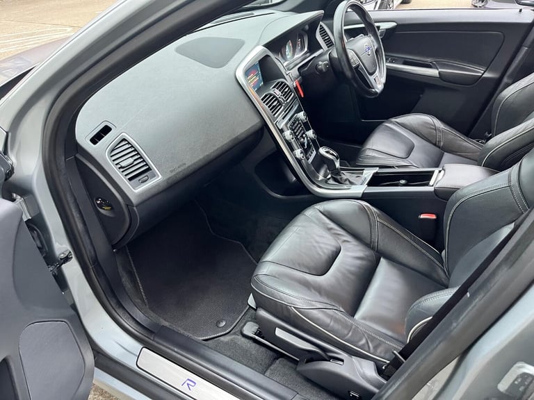VOLVO XC60 2.0 R-Design Lux D4 (181hp) Silver Auto Diesel 2015