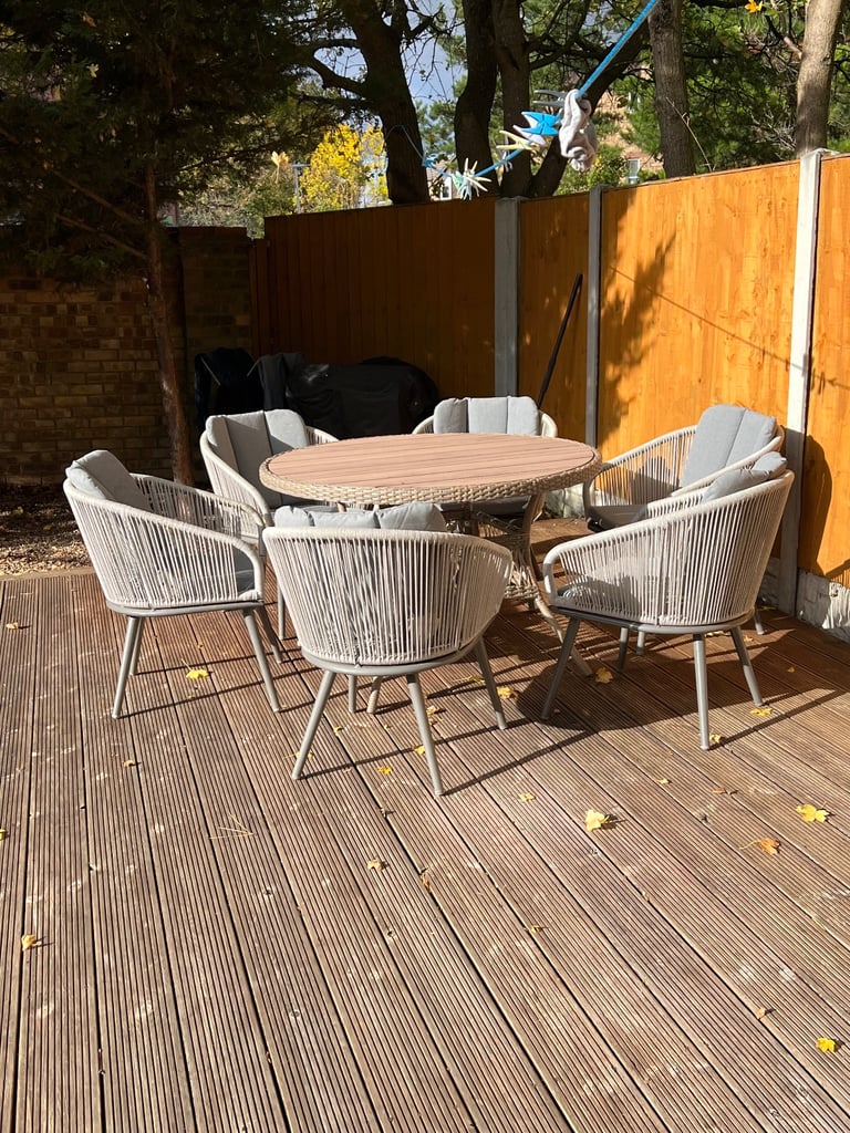 Garden furniture table and 6 rope chairs cushions 