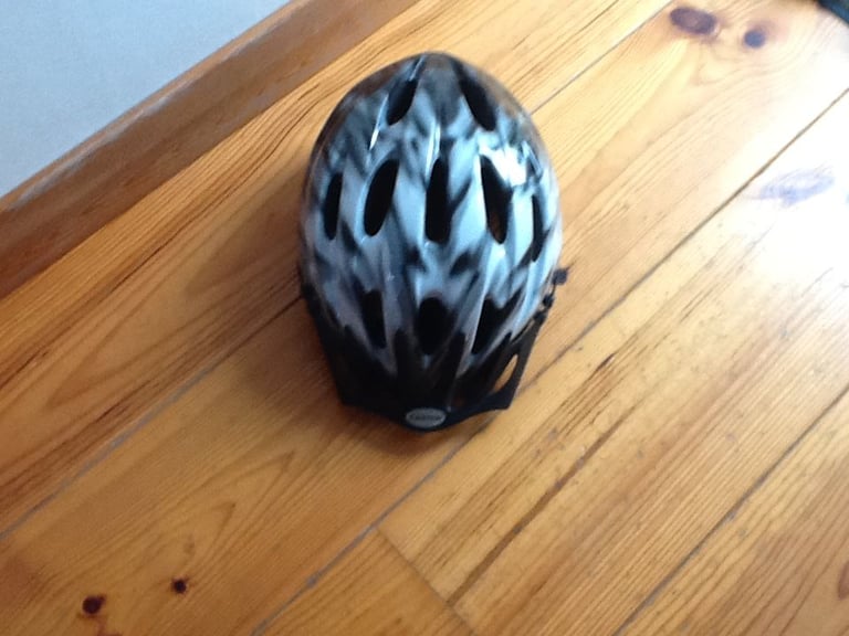 image for Brand new gender free cycle helmet for sale. Beautiful. Yours for just £7.