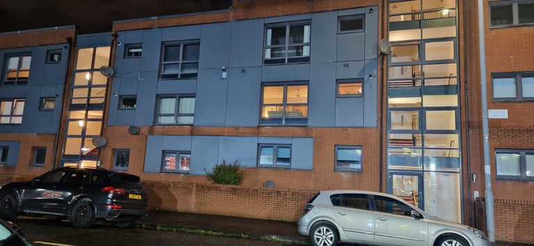 2 Bedroom Flat Muirend Avenue Clarkston 