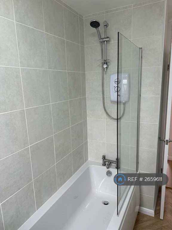2 bedroom flat in Edinburgh Cresent, Bourne, PE10 (2 bed) (#2659611)