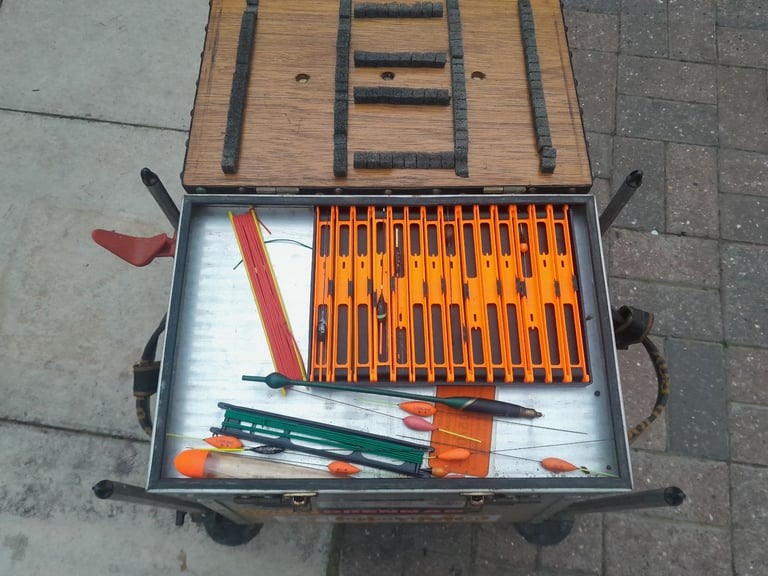 Fishing brilo tackle box