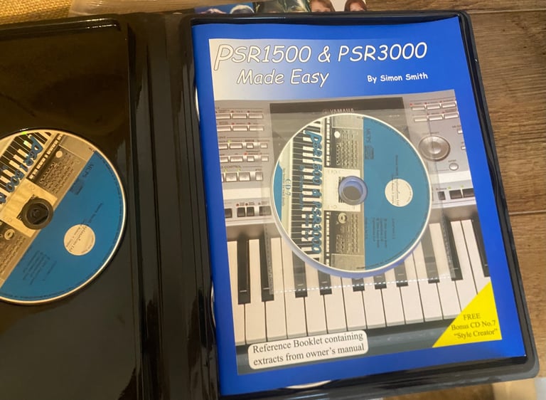 Yamaha PSR 3000 electronic keyboard, stand , cover and carry case 