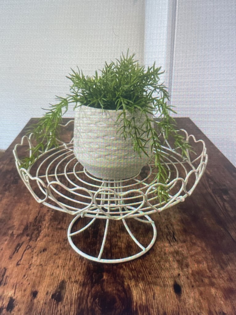 image for Heart design cream metal cake/plant stand