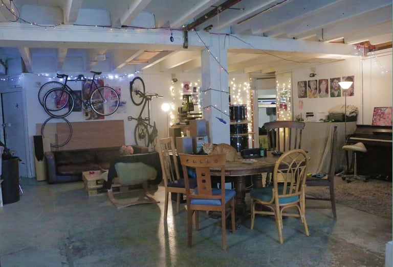 Double Room in Creative Warehouse