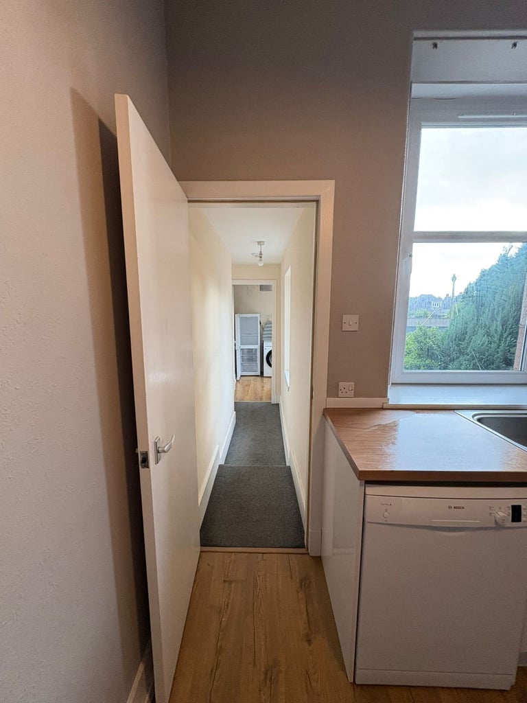 Desirable and spacious, Traditional granite , 2 bedroom Flat in sought after West End location 