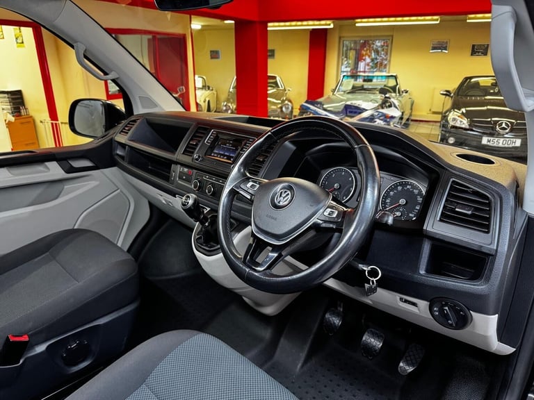 2017 Volkswagen Transporter 2.0 BiTDI T32 BlueMotion Tech Highline Kombi FWD SWB Euro 6 (s/s) 5dr...